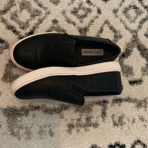 Steve Madden Black slip ons